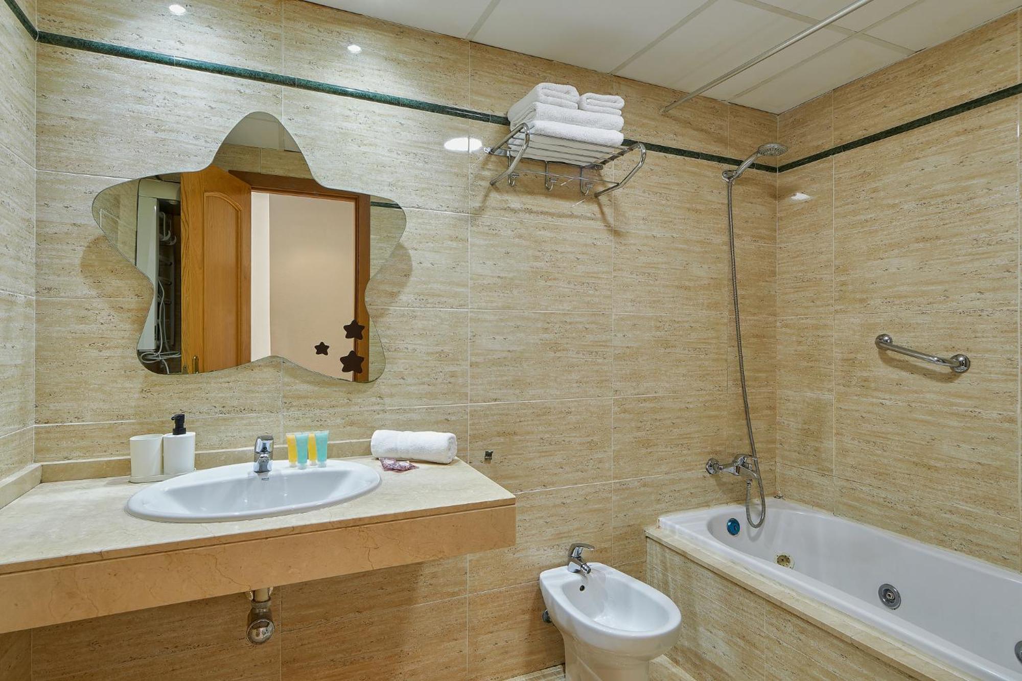 Mercy Beach Malaga Ngoại thất bức ảnh
